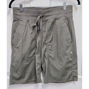 Lululemon Dance Studio Mid-Rise Shorts Size 6 Green Inseam 9in